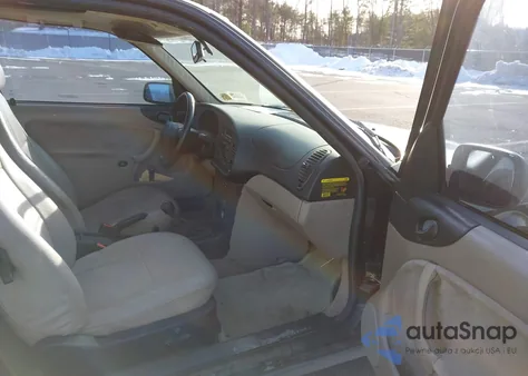 1997 Saab 900 Se z USA, uszkodzony, nr VIN YS3DF35N0V2037432